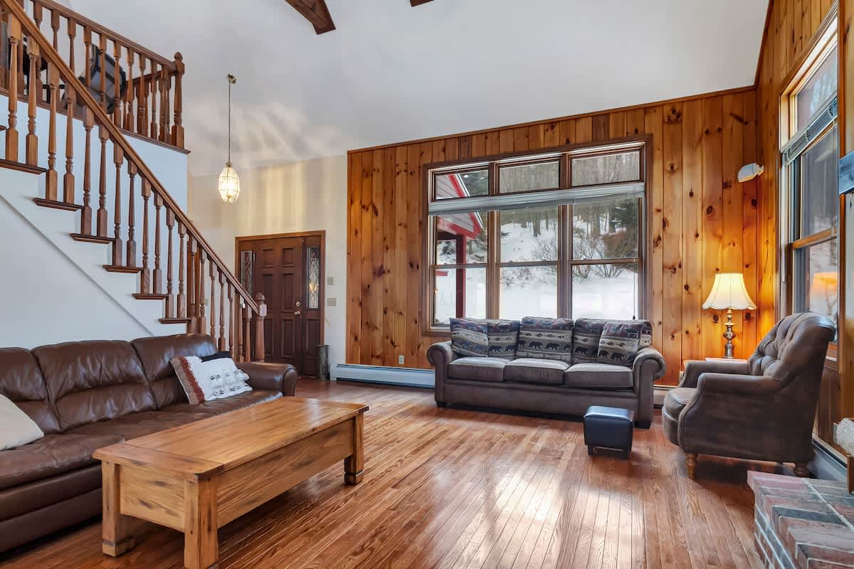 Spruce Lake Lodge Water Views Close To Mt Snow | Photo 11