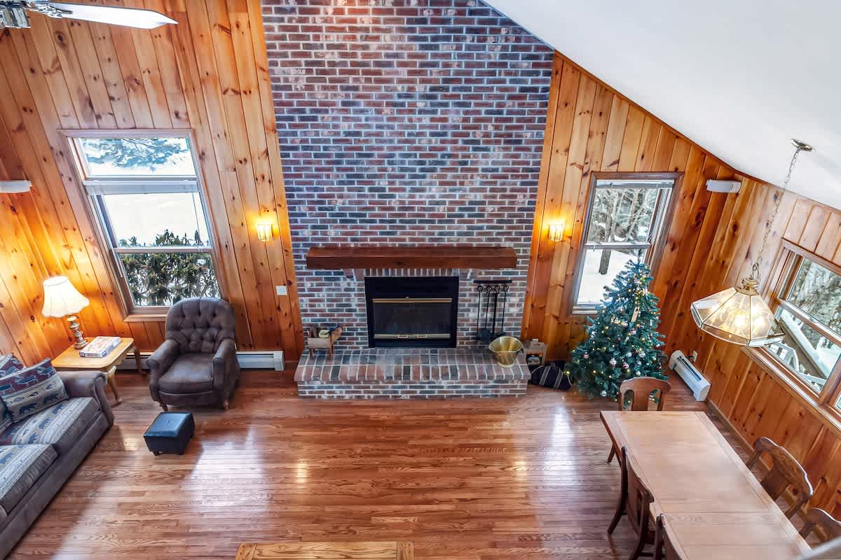 Spruce Lake Lodge Water Views Close To Mt Snow | Photo 9