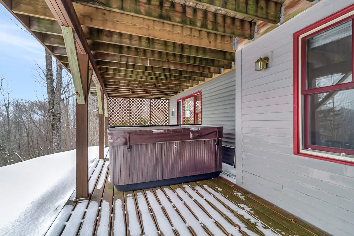 Spruce Lake Lodge Water Views Close To Mt Snow | Photo 33