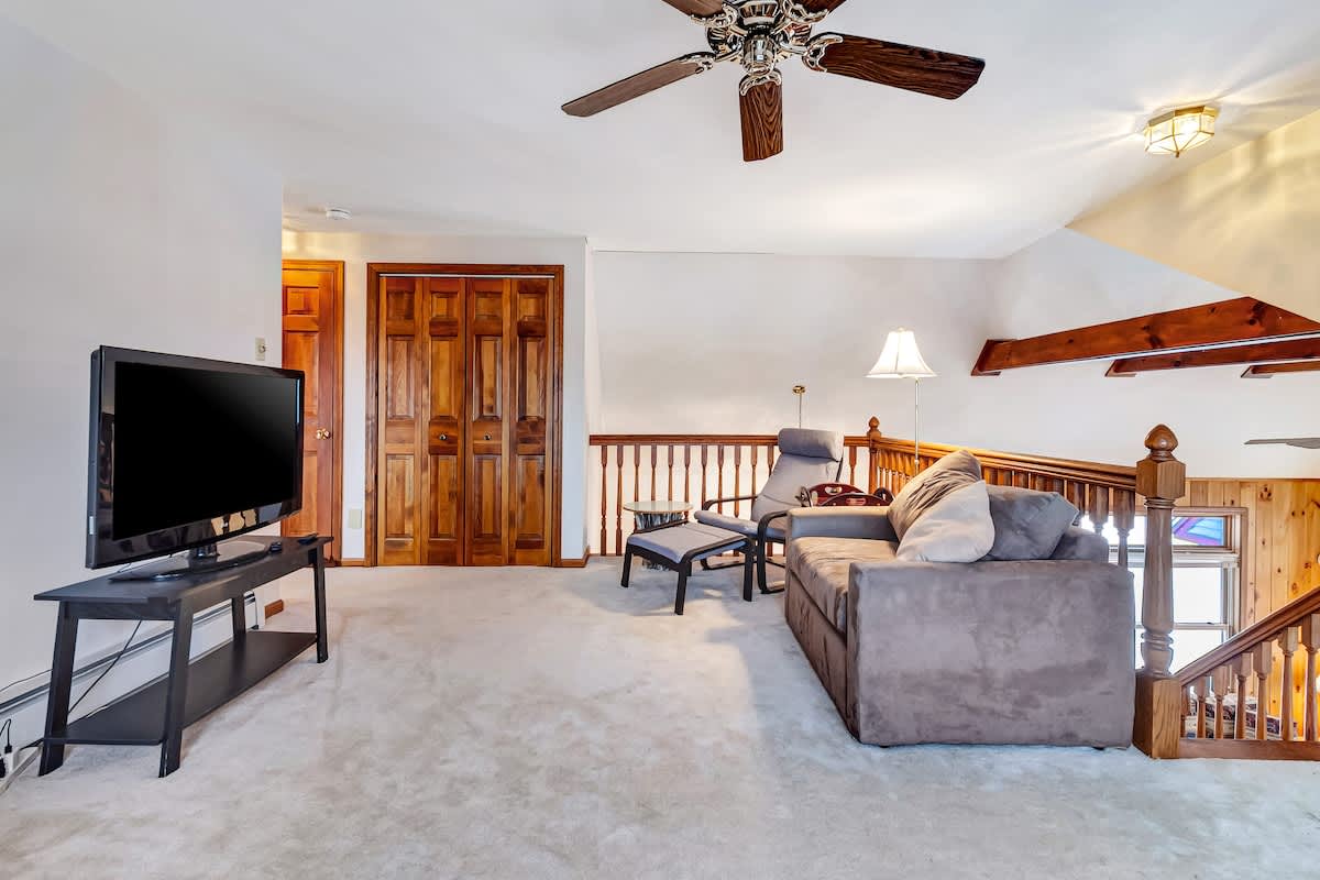 Spruce Lake Lodge Water Views Close To Mt Snow | Photo 23