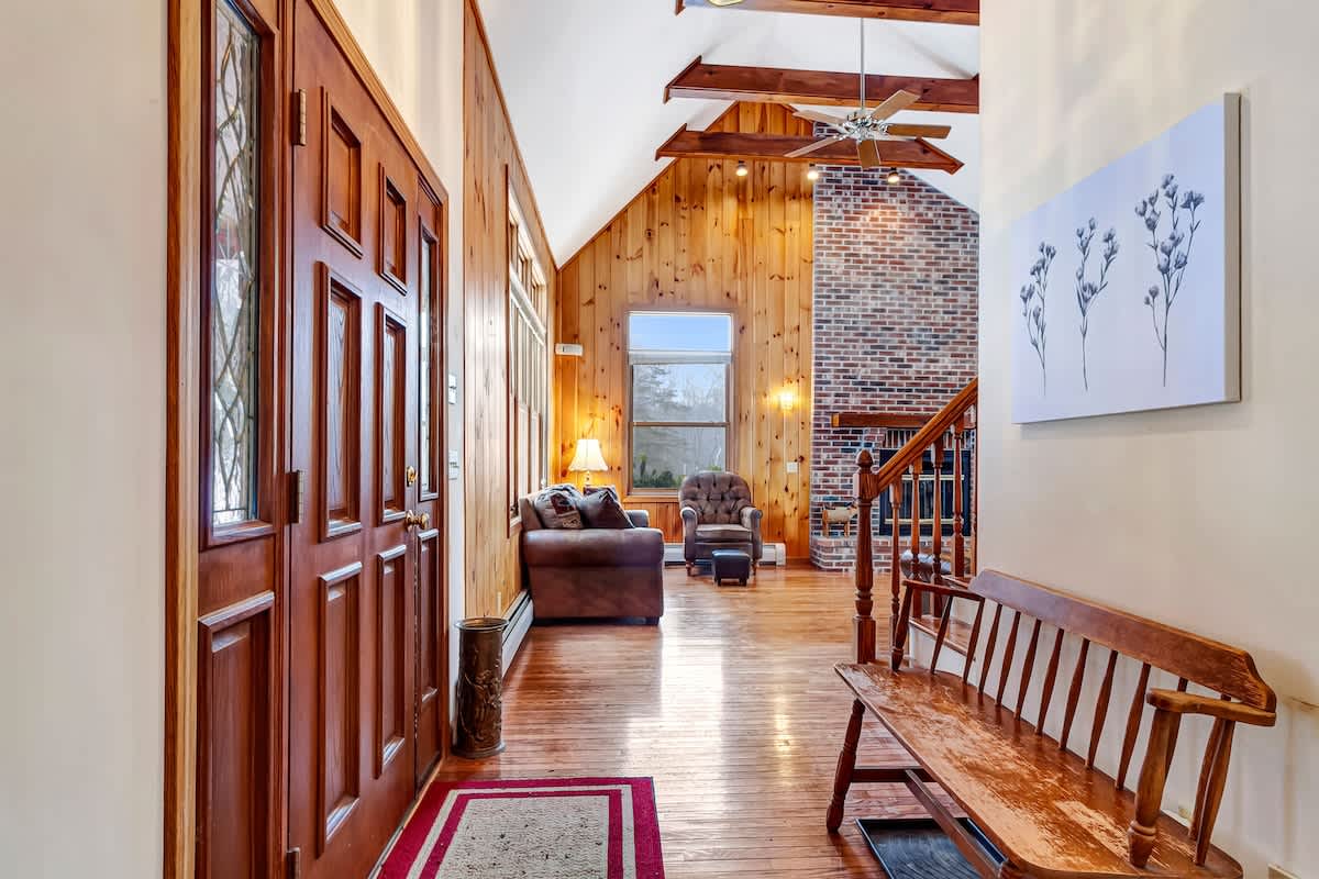 Spruce Lake Lodge Water Views Close To Mt Snow | Photo 7