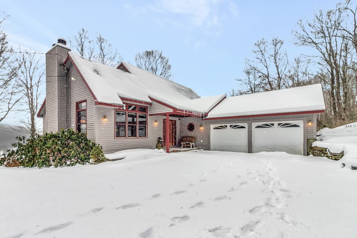 Featured Property Spruce Lake Lodge Water Views Close To Mt Snow