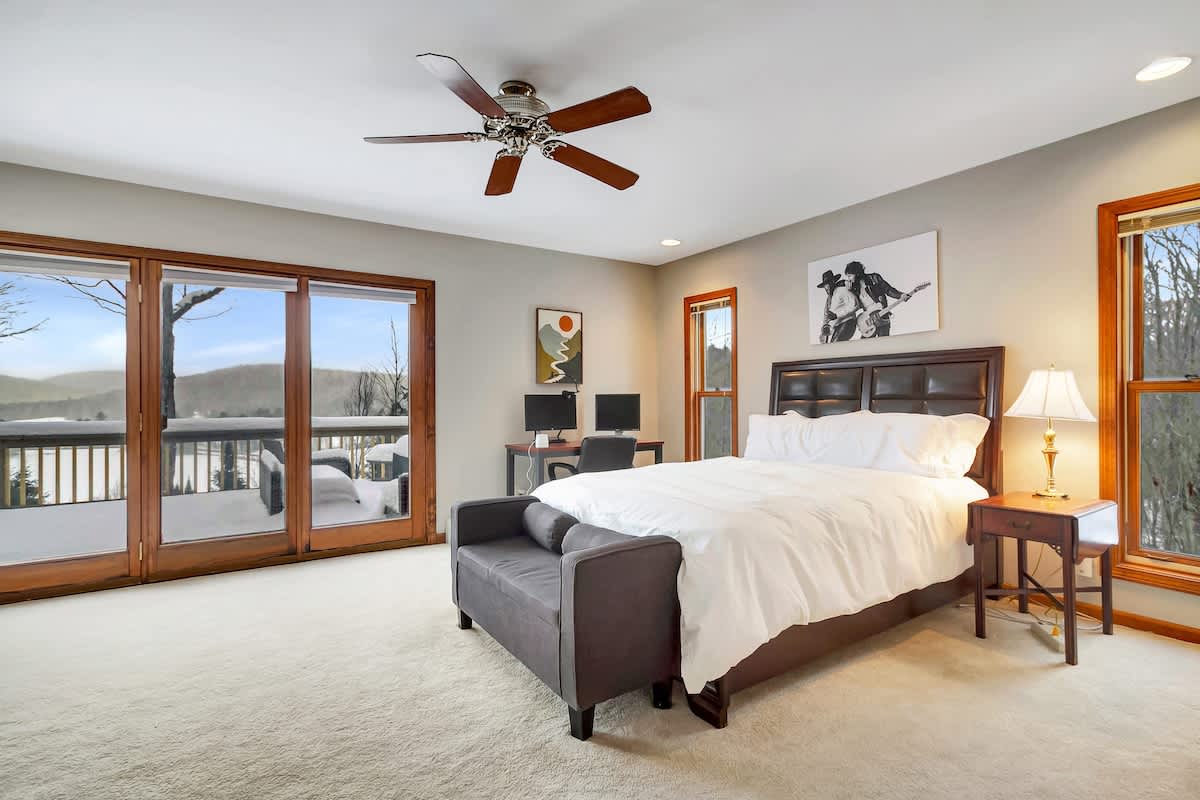 Spruce Lake Lodge Water Views Close To Mt Snow | Photo 19