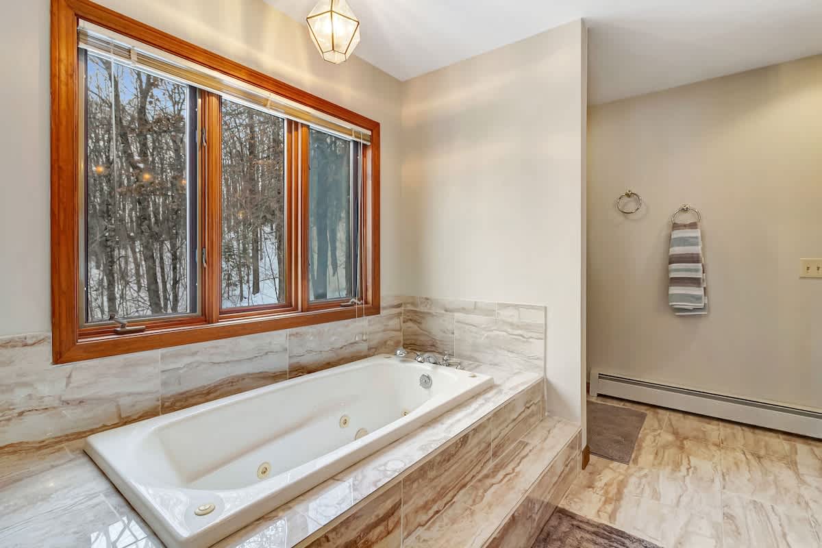 Spruce Lake Lodge Water Views Close To Mt Snow | Photo 22