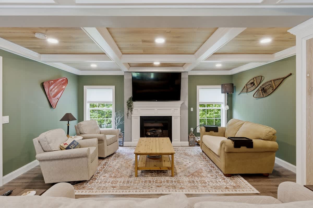 Brookenridge Lodge Near Mt Snow w Fire Place | Photo 3