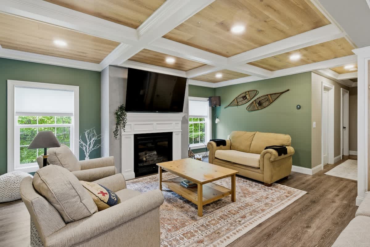 Brookenridge Lodge Near Mt Snow w Fire Place | Photo 7