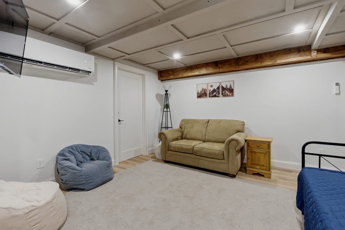 Brookenridge Lodge Near Mt Snow w Fire Place | Photo 21