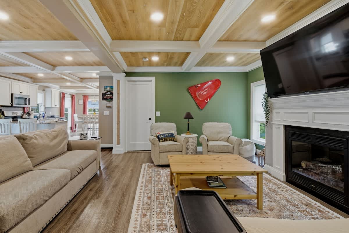 Brookenridge Lodge Near Mt Snow w Fire Place