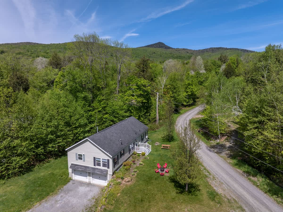 Brookenridge Lodge Near Mt Snow w Fire Place | Photo 4