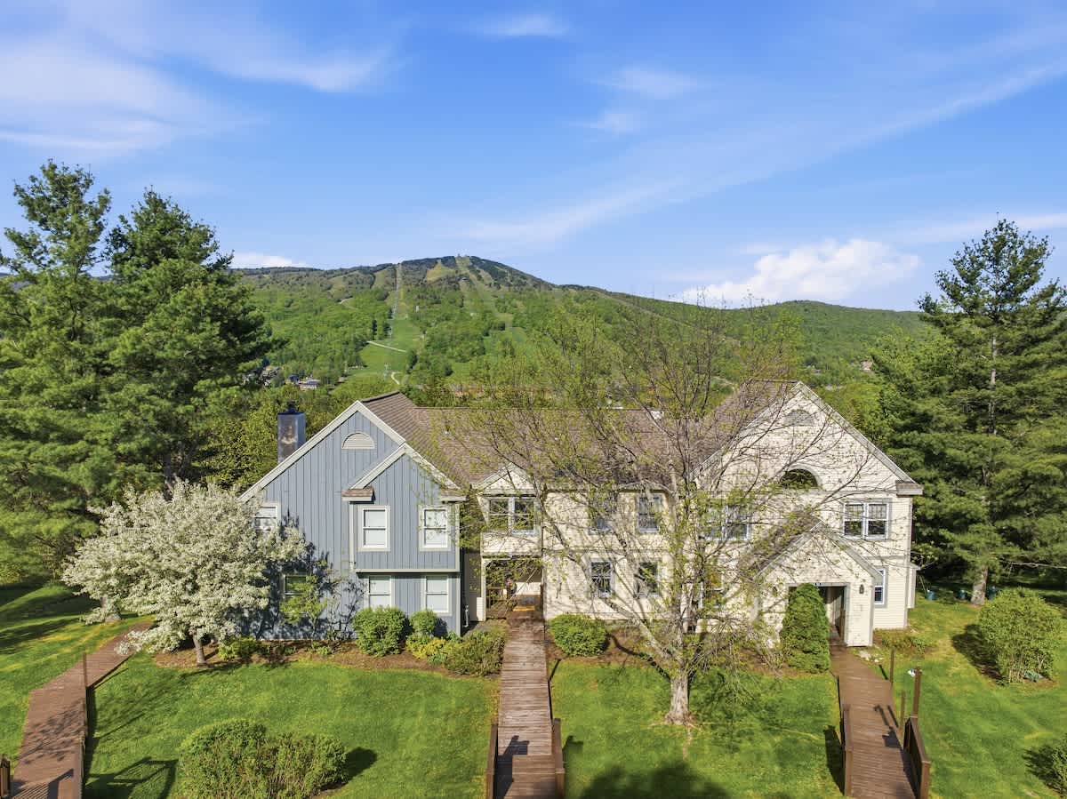 Featured Property Green Spring Retreat Shuttle to MtSnow w Hot Tub