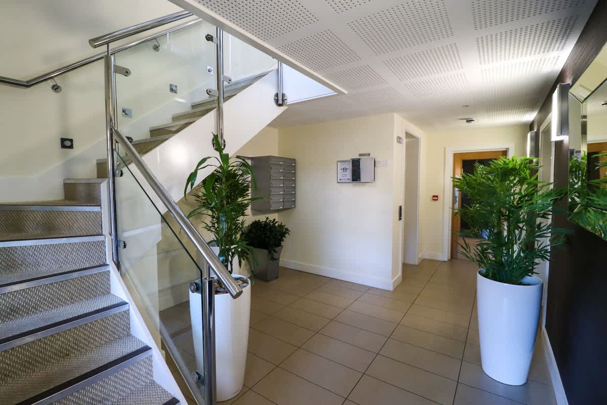 Luxury 2-bed Apt, Beautiful Location near Beach - Photo 11