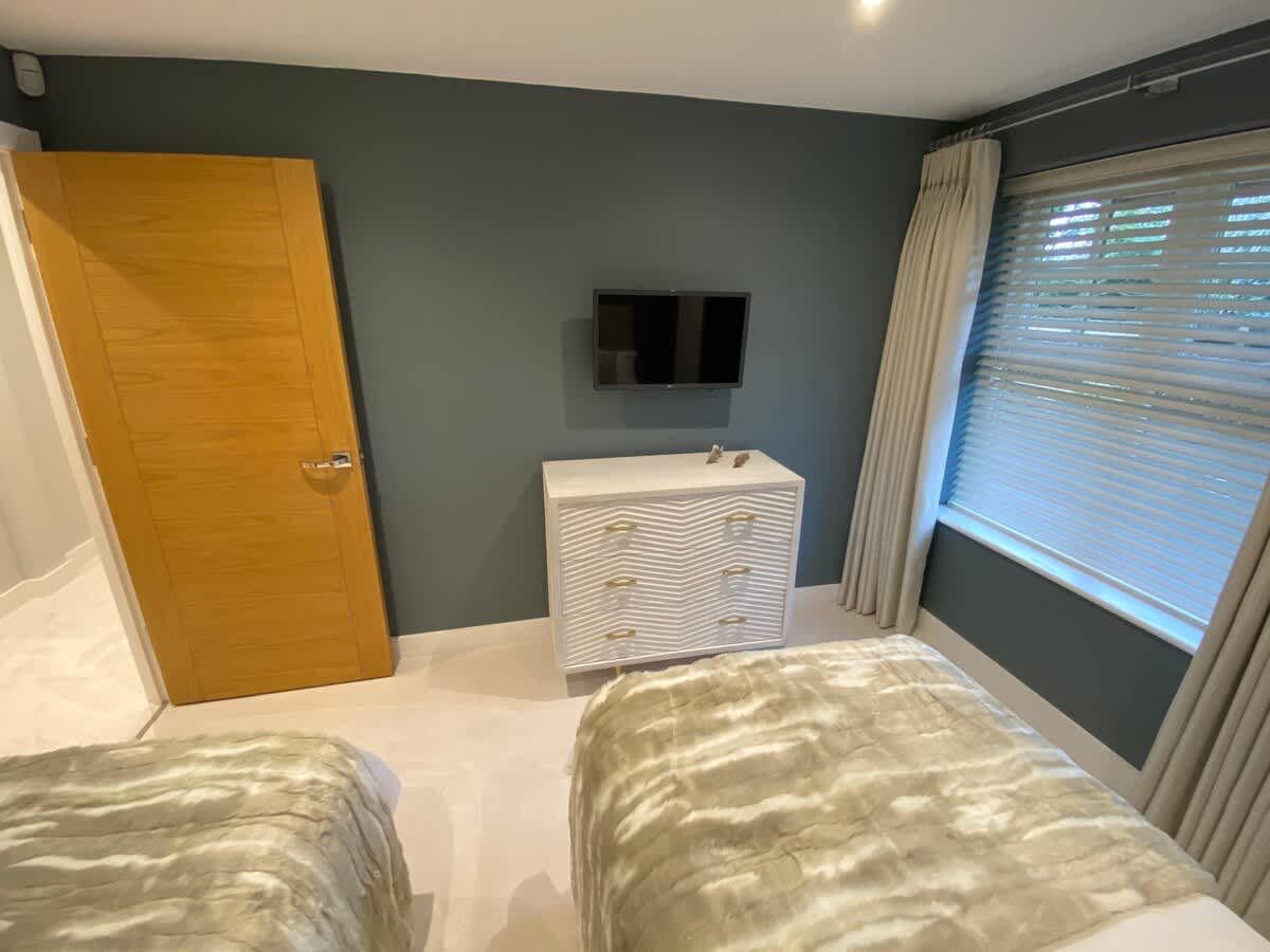 Luxury 2-bed Apt, Beautiful Location near Beach - Photo 21