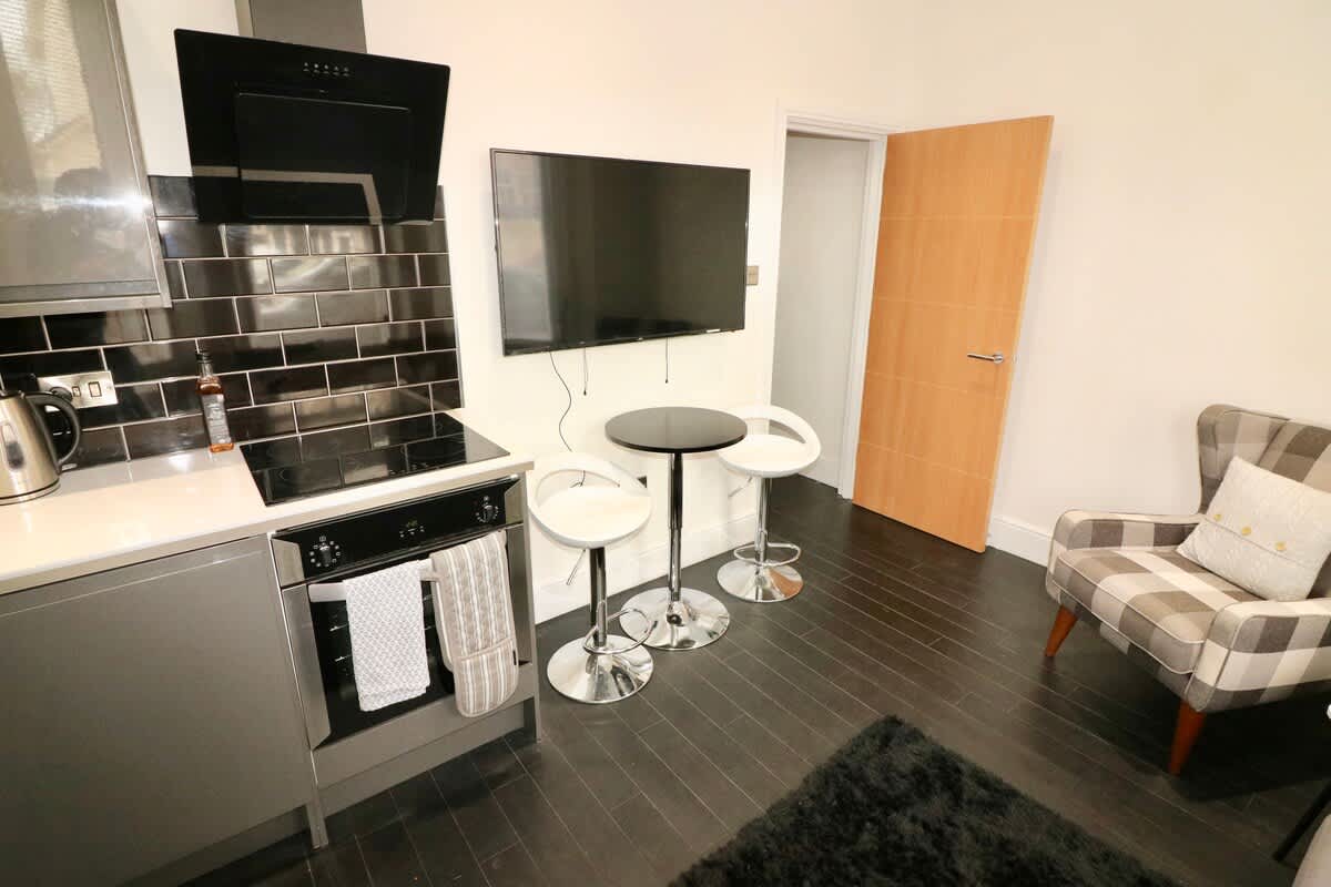 Fantastic GFF, Town Cntr, Close to Beach, FREE PKG - Photo 2