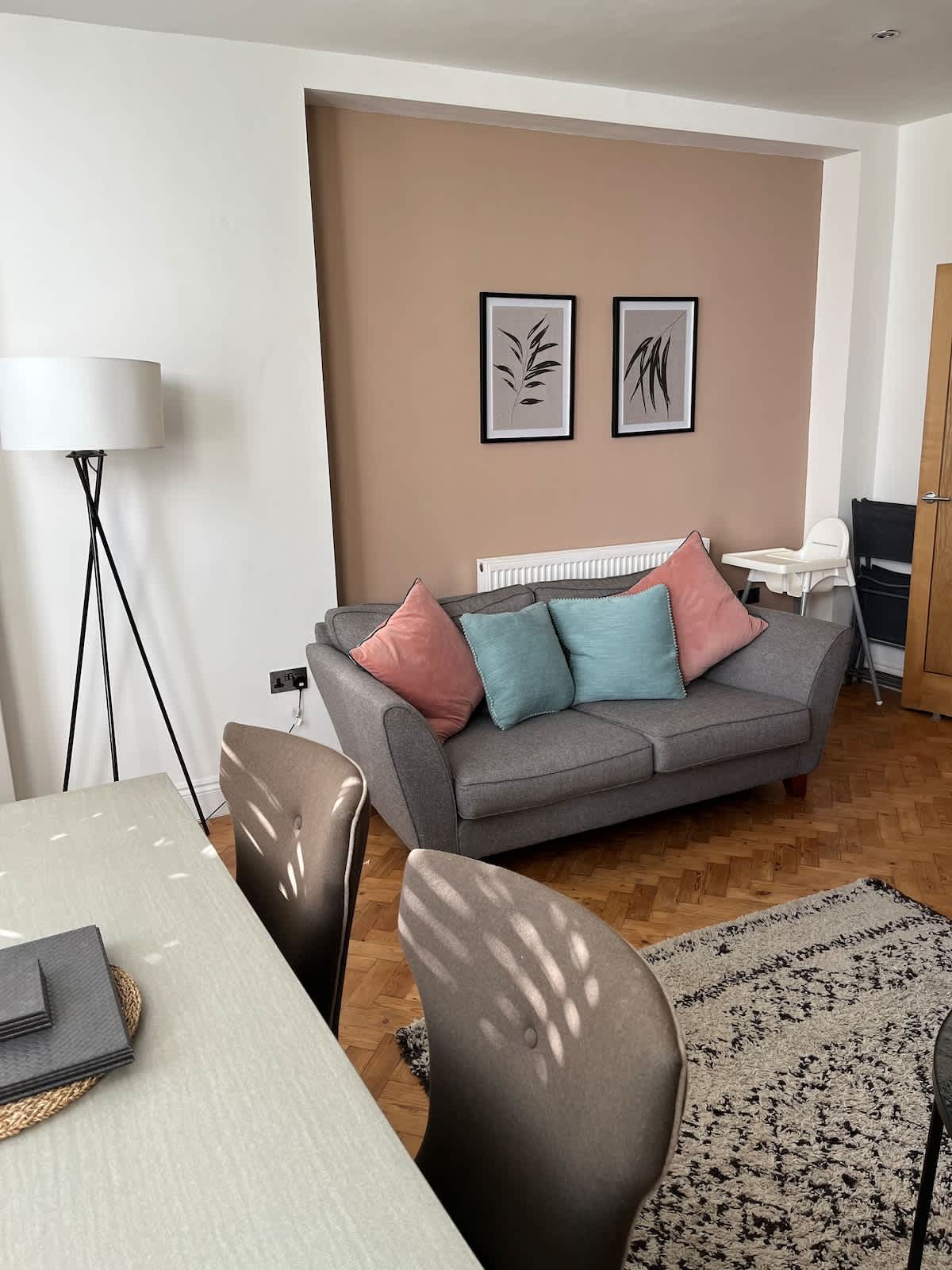 Beautiful 2-bed 2-bath, Walk 2 Beach, Free Parking