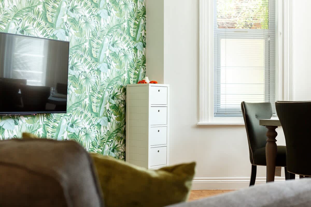 Beautiful 2-bed 2-bath, Walk 2 Beach, Free Parking