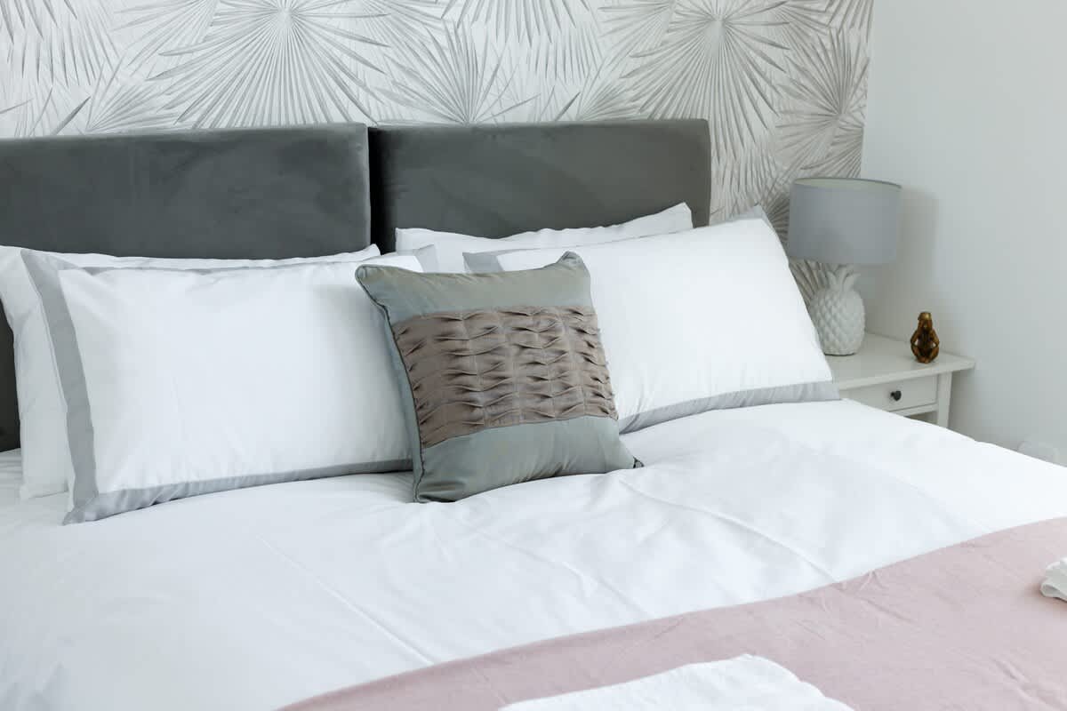 Beautiful 2-bed 2-bath, Walk 2 Beach, Free Parking