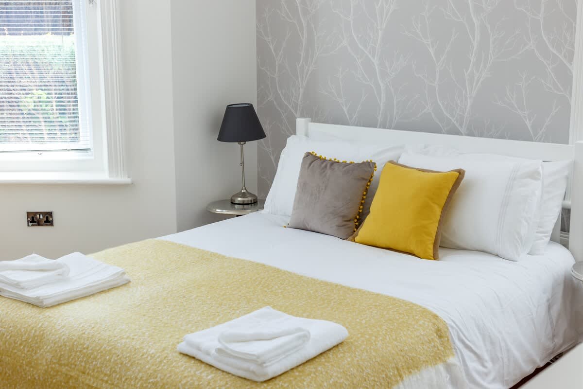 Beautiful 2-bed 2-bath, Walk 2 Beach, Free Parking