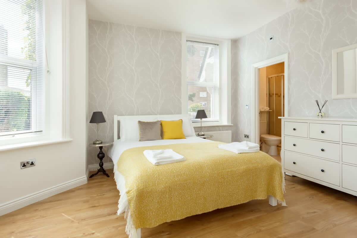 Beautiful 2-bed 2-bath, Walk 2 Beach, Free Parking