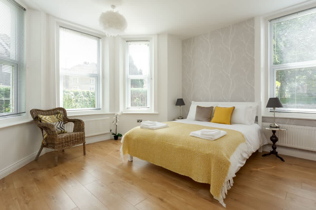 Beautiful 2-bed 2-bath, Walk 2 Beach, Free Parking