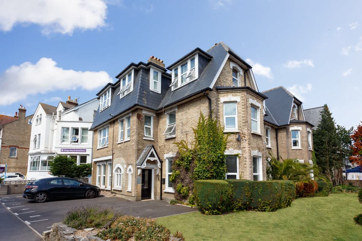 Beautiful 2-bed 2-bath, Walk 2 Beach, Free Parking