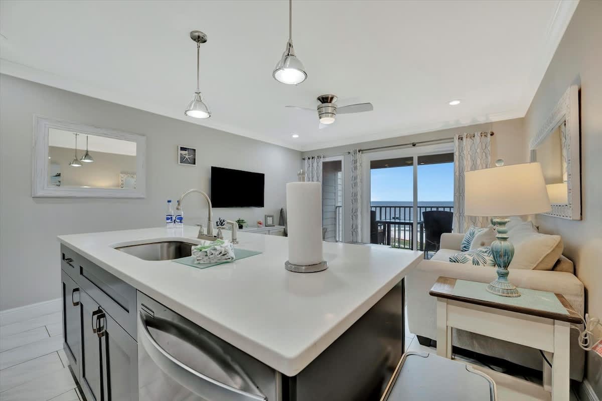 Urban Luxury On The Bay & Balcony | Heated Pool! — Tampa, FL — vacation rental