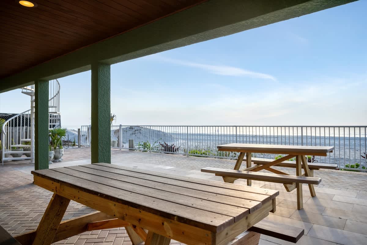 Family Beachfront Condo Direct Ocean View! Pets OK — Indian Rocks Beach, FL — vacation rental