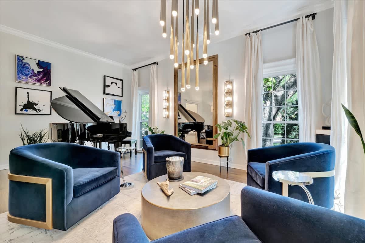 Hidden Mansion in Palma Ceia | Spa & Yoga Room!