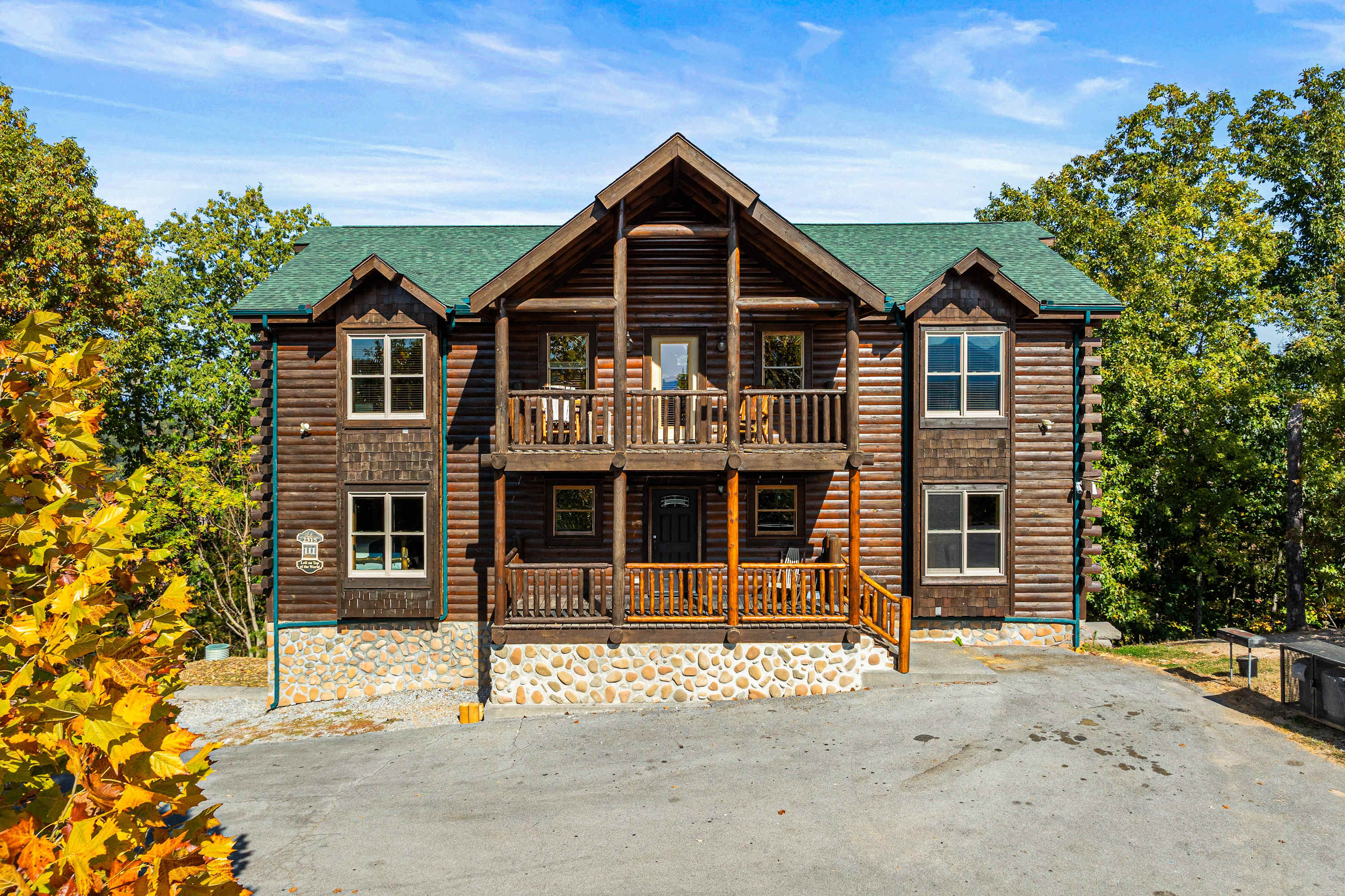 Legacy Mountain Resort - Left on Top of the World