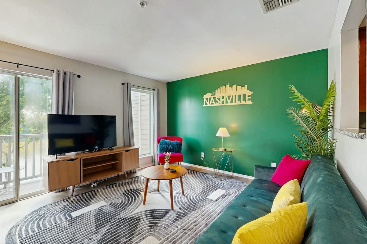 Third-Floor Riverfront Condo w/ Balcony, Pool, & Fast WiFi – Near Broadway! — Nashville, TN — vacation rental