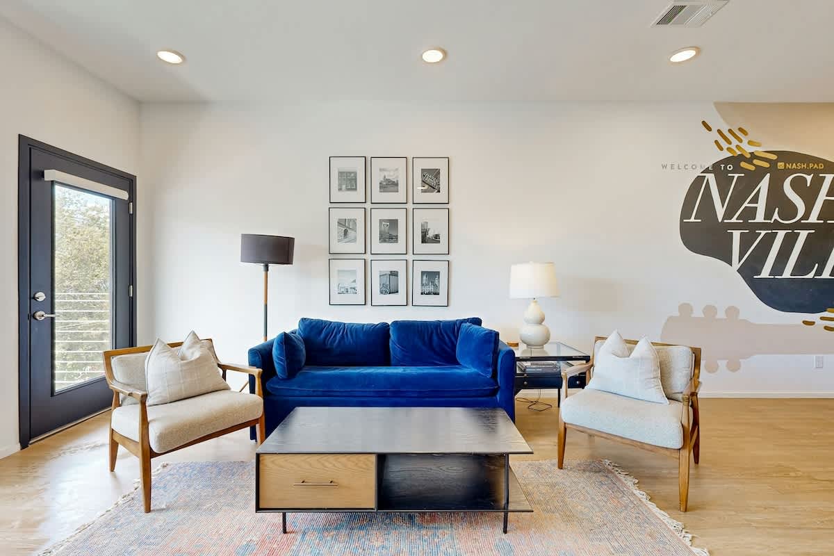 Penthouse condo with WiFi, balcony, seasonal courtyard pool, & fitness center — Nashville, TN — vacation rental