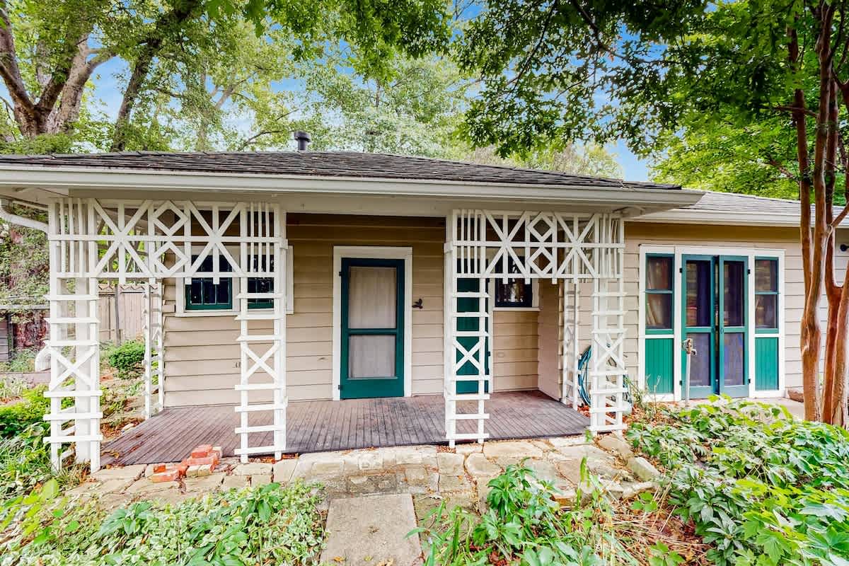 Little House Nashville: Convenient, Eclectic, Cozy, with 47 5-Star Reviews — Nashville, TN — vacation rental