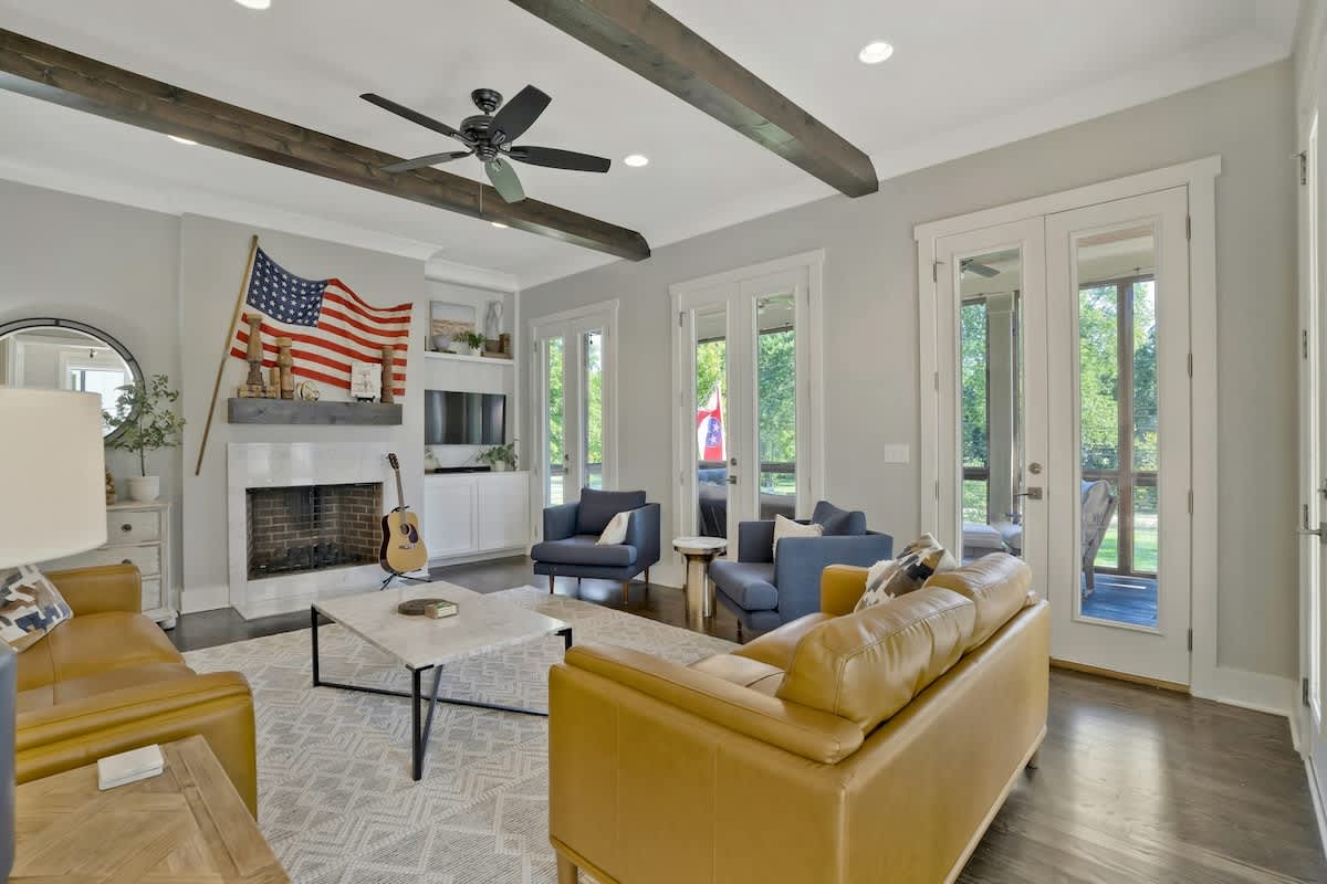 Recently-built all-suite with two porches, firepit, crow's nest, & widow's walk — Franklin, TN — vacation rental