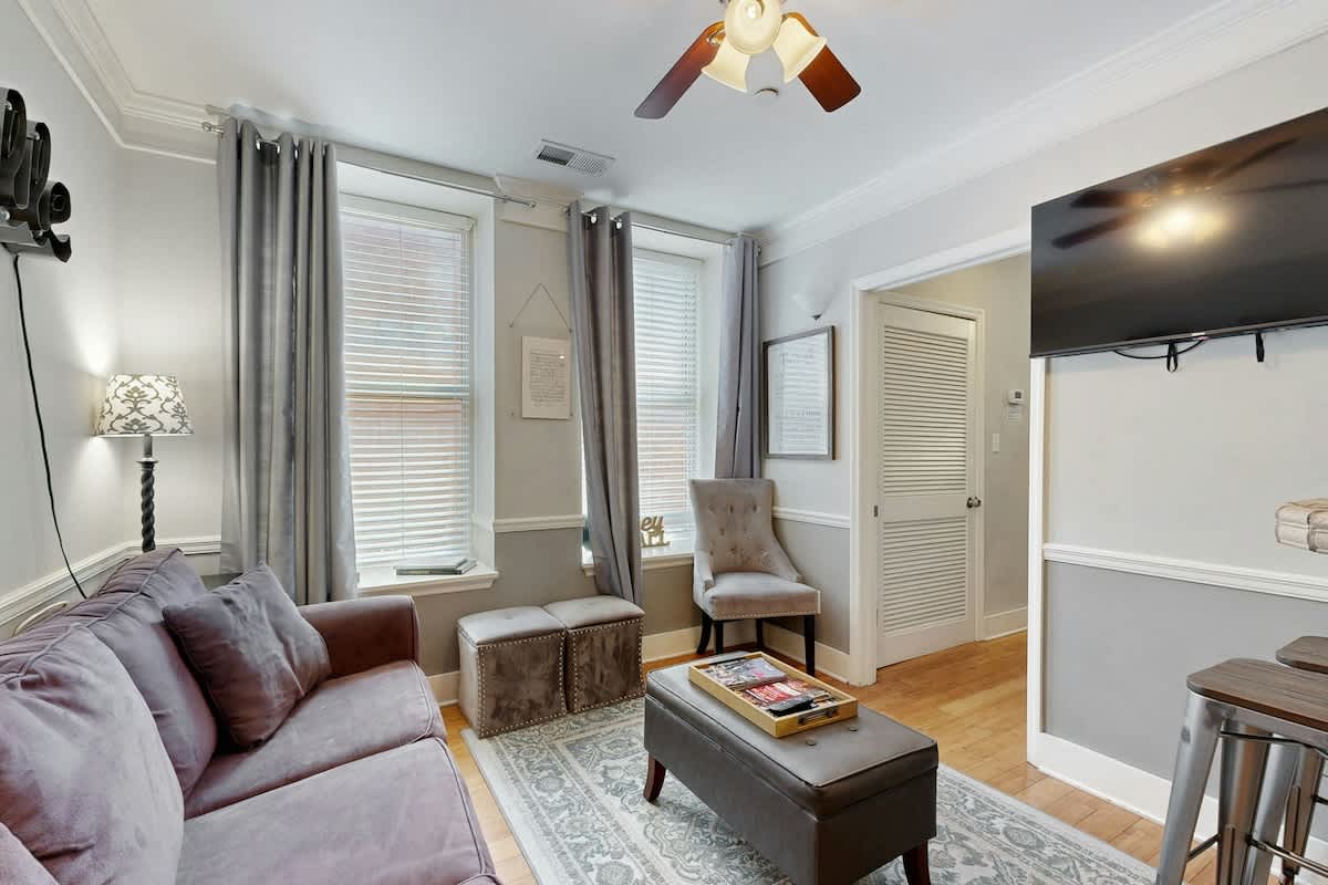 Gorgeous downtown renovated apartment, with elevator & central AC — Nashville, TN — vacation rental
