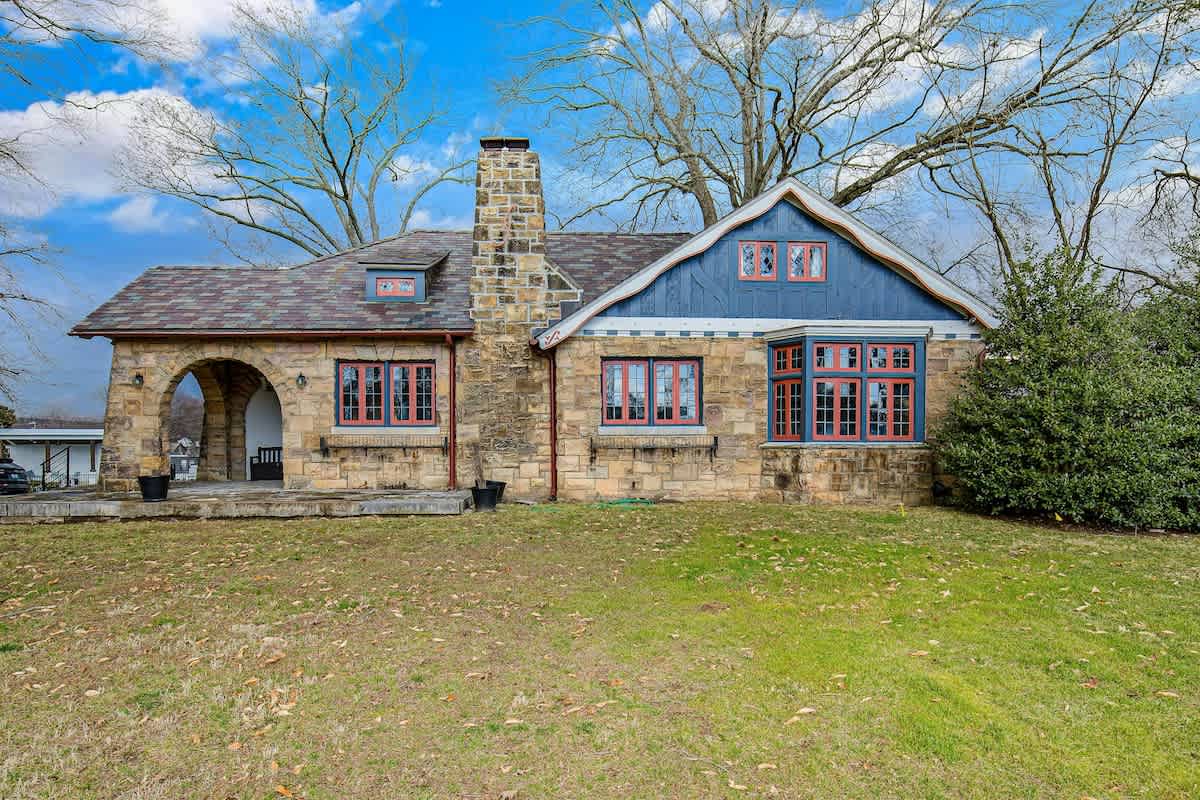 Charming cottage with pool, patio, central AC & fitness area — Nashville, TN — vacation rental