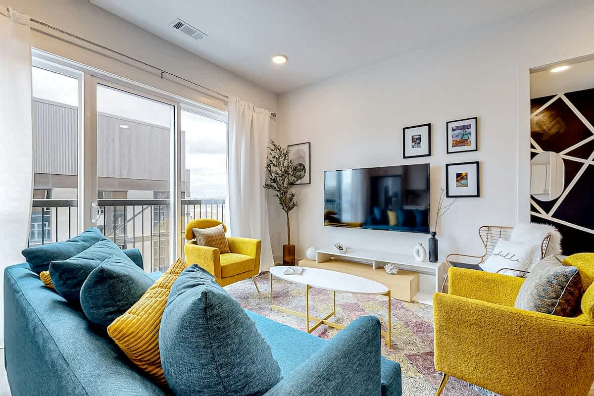 Chic condo in heart of East Nashville with W/D & central AC - walk everywhere — Nashville, TN — vacation rental