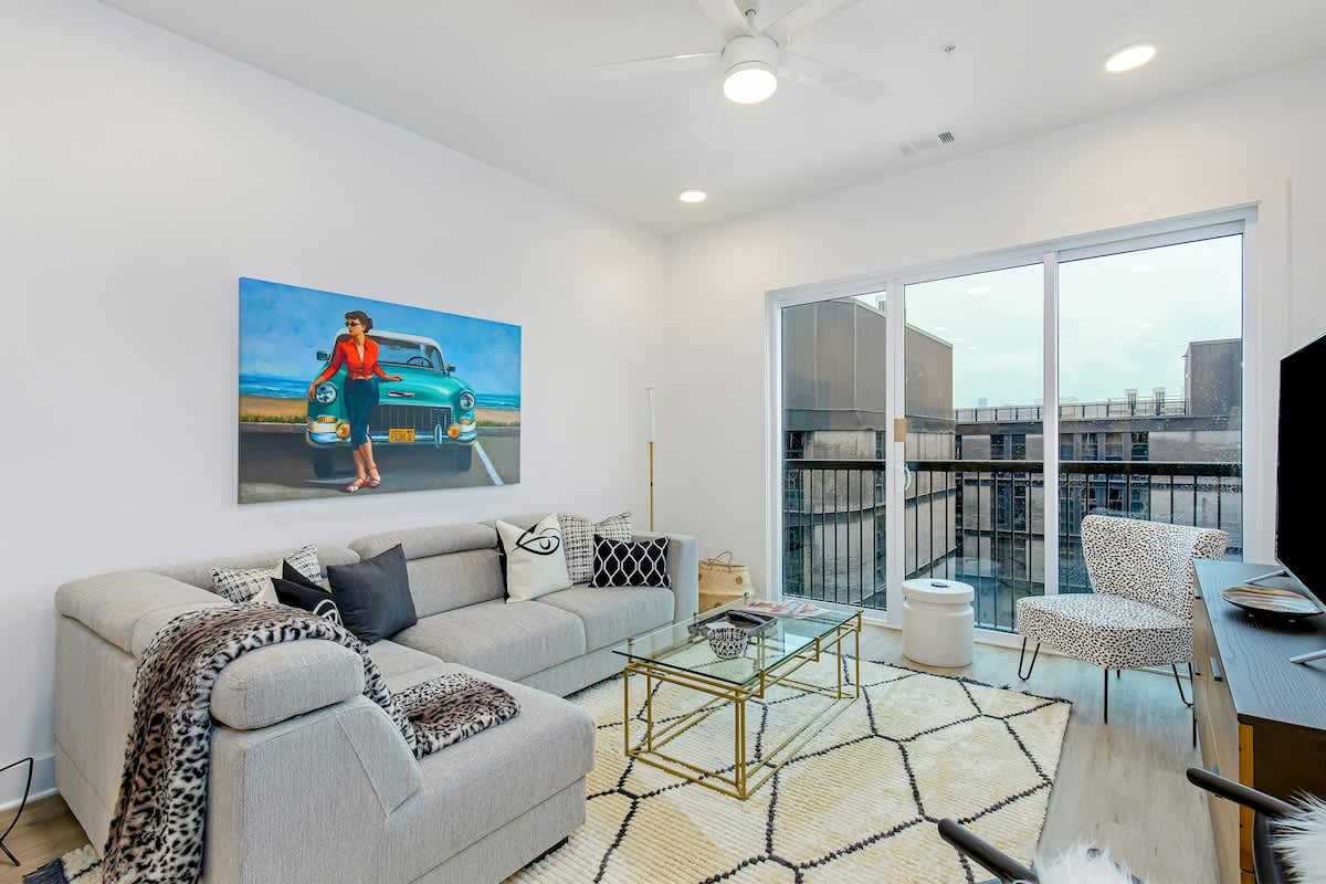 Centrally located condo with central AC, shared rooftop terrace, and city views — Nashville, TN — vacation rental