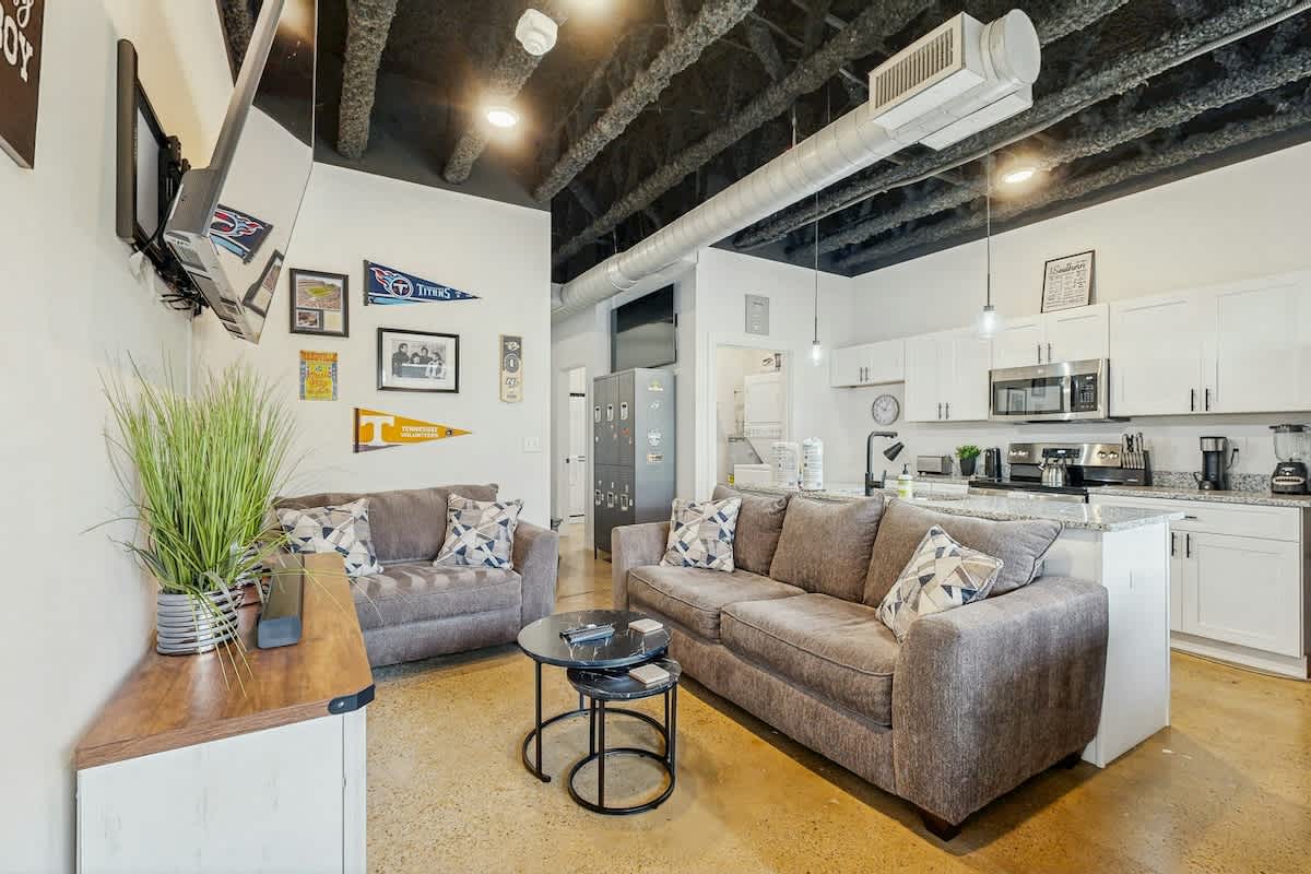 Cozy condo with streaming and cable TV, Wi-FI & great location — Nashville, TN — vacation rental
