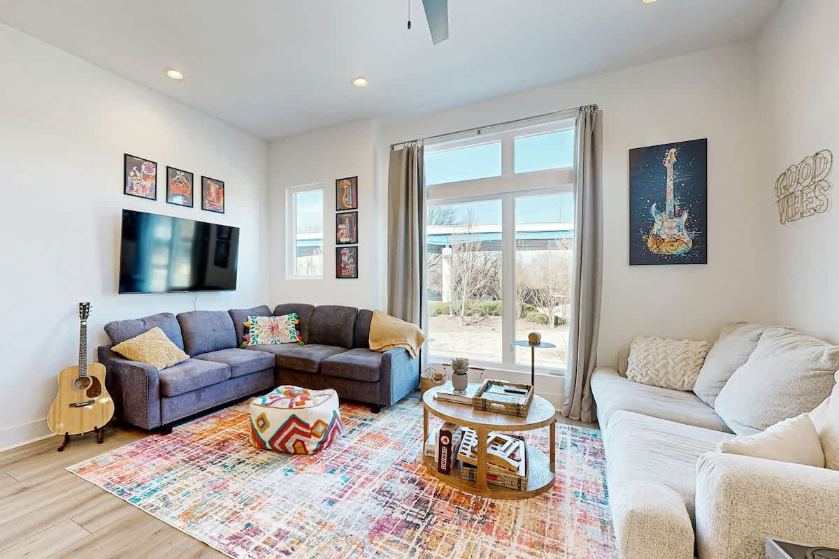 Perfectly located home with private rooftop deck, grill, & four primary suites — Nashville, TN — vacation rental