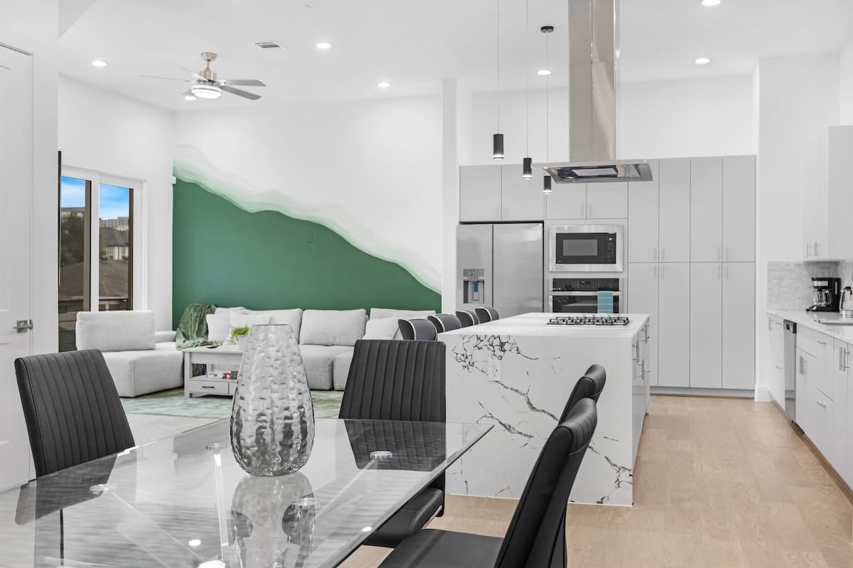 Luxury 3BR 3BA Home with Parking & Downtown Views — Houston, TX — vacation rental