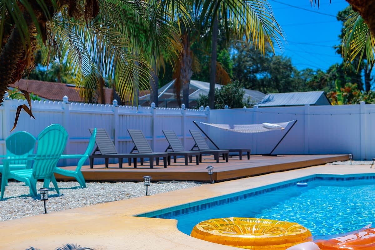 Largo 4BR Oasis: Pool, Hot Tub, Fire Pit, Game Rm! — Largo, FL — vacation rental