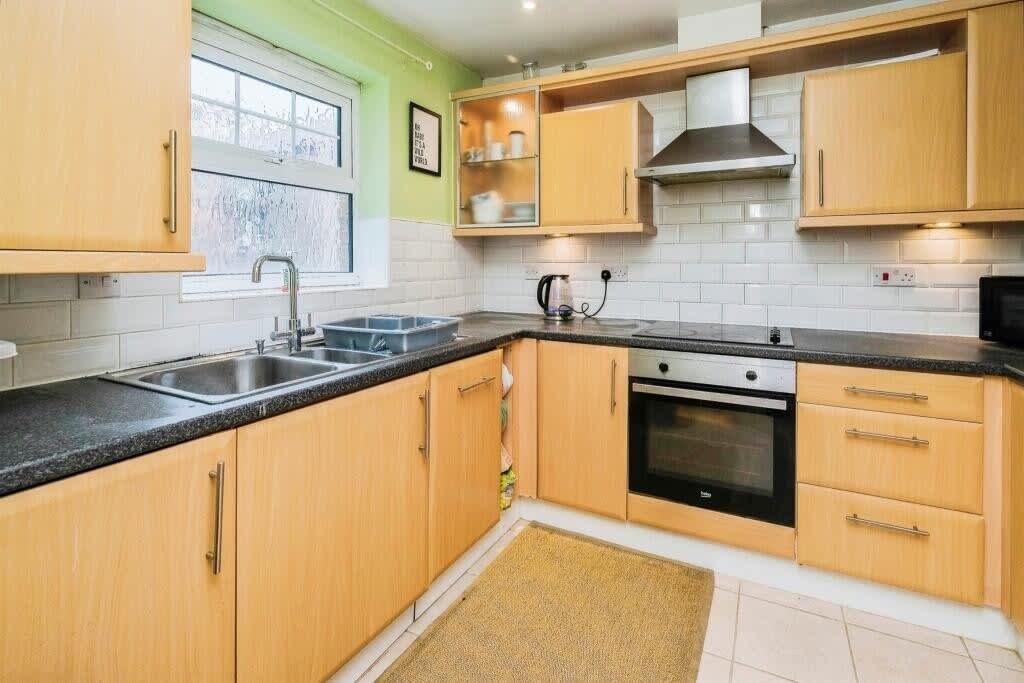 One Bed Sefton Park Free Parking Sleeps 4