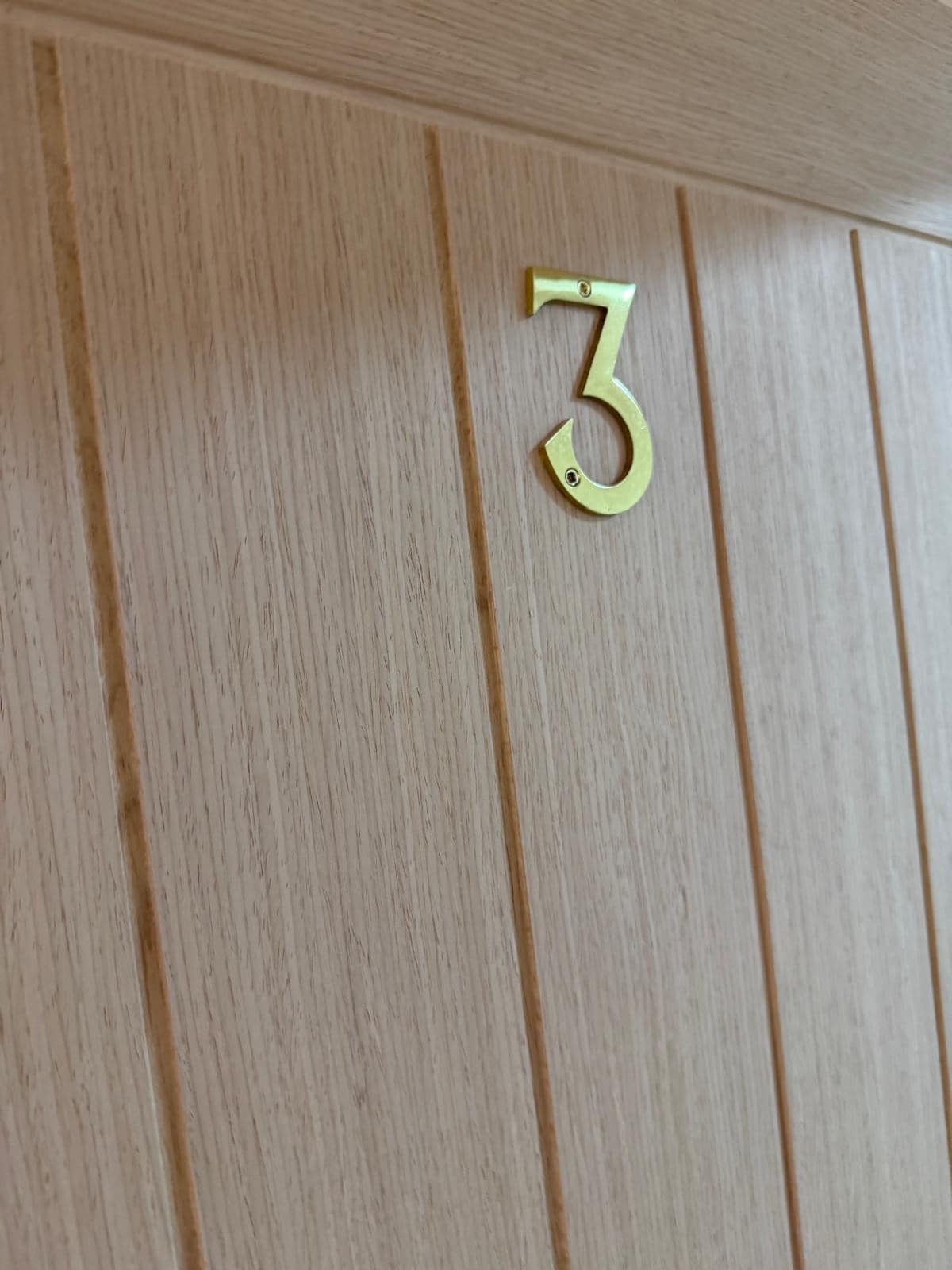 Waterfront living 3 single beds en-suite