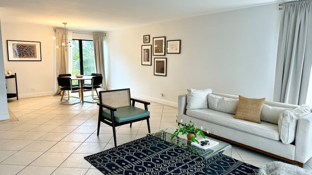 #310 Spacious 1 bedroom apartment with pool in Ft Lauderdale, Fl  just a few step away from the beach - Picture 1
