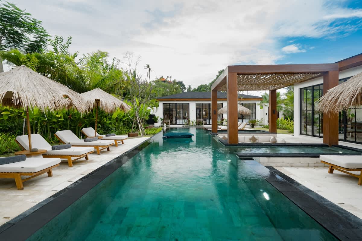 Villa Lisa: 6BR w/Private Pool, Spa & Yoga in Ubud — Ubud, Bali — vacation rental