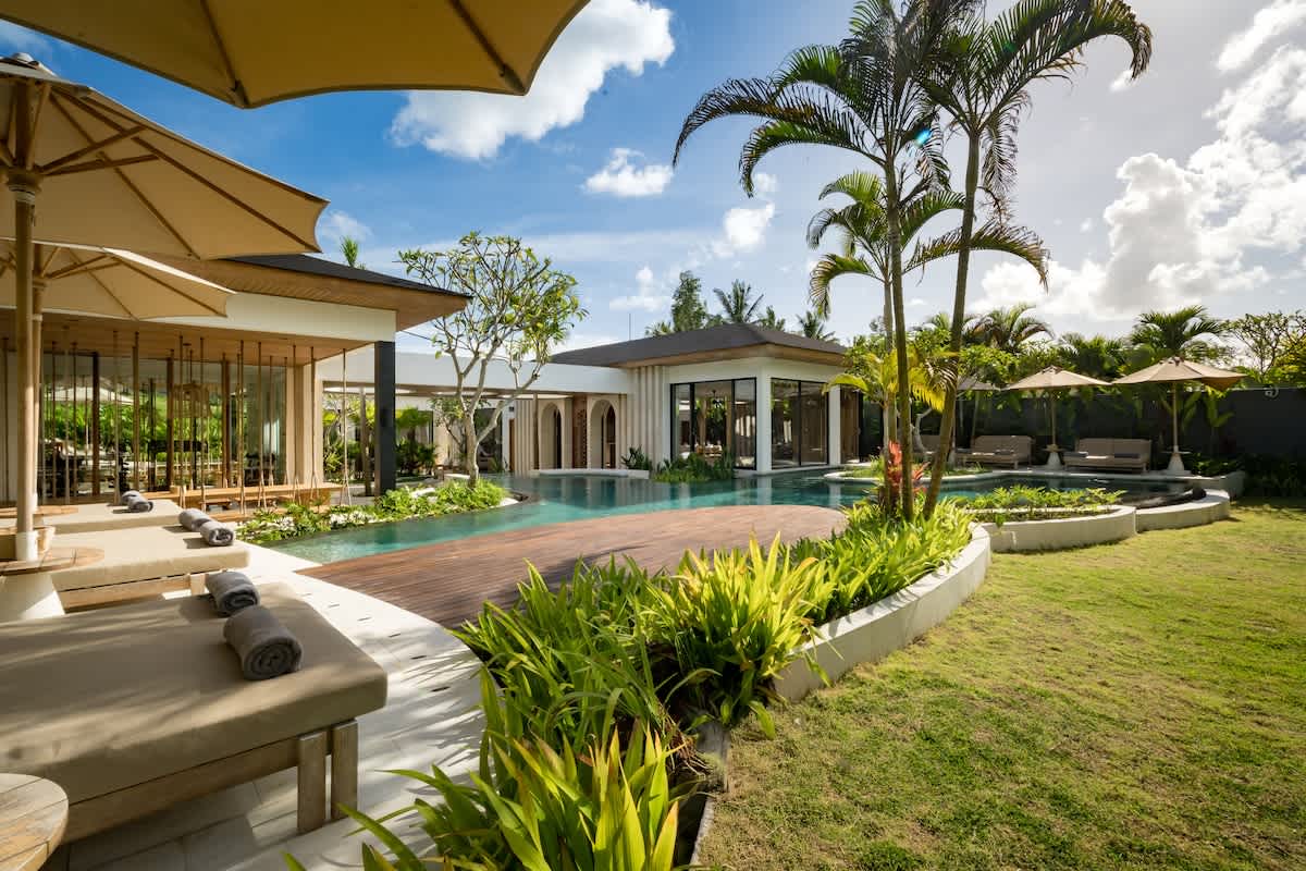 Villa Koi : 6BR Infinity Pool, Gym & Jungle View — Ubud, Bali — vacation rental