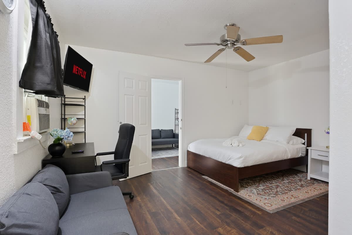 Prime 2BR Upstairs Unit in the heart of Sacramento