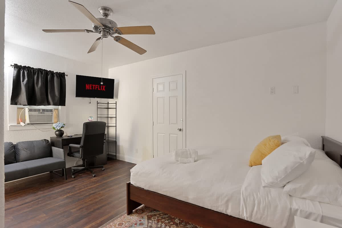 Prime 2BR Upstairs Unit in the heart of Sacramento