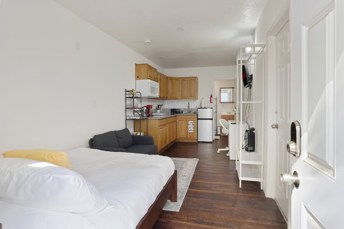 Prime 2BR Upstairs Unit in the heart of Sacramento