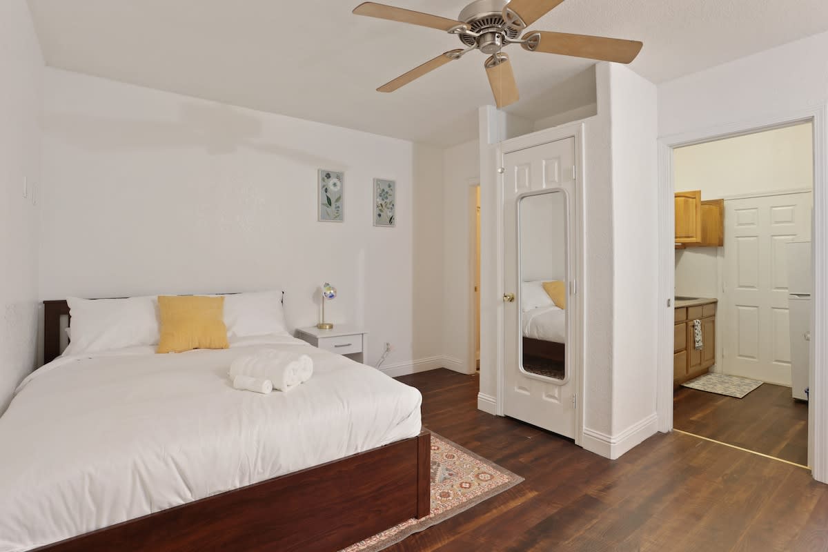 Prime 2BR Upstairs Unit in the heart of Sacramento