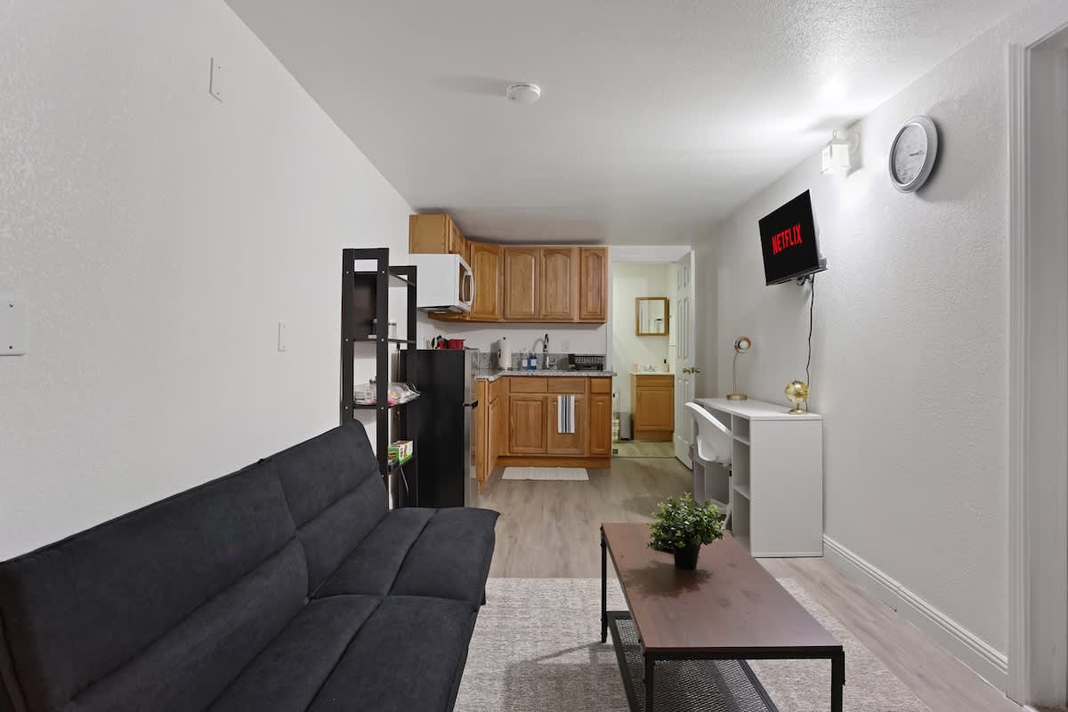 Plush Downstairs1BR in the heart of Sacramento